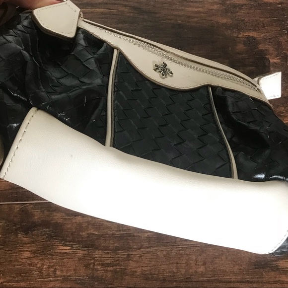 Vera Wang simply Vera weaved wristlet clutch purse - Picture 4 of 8